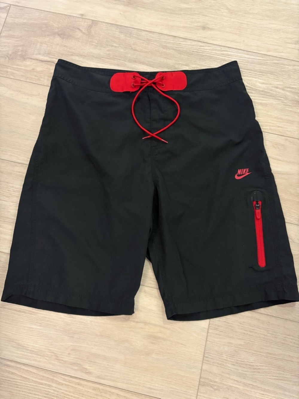 Nike Men’s Black Swim Shorts with Red Accents medium sz 30